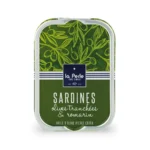 Sardinen mit geschnittenen Oliven und Rosmarin