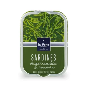 Sardinen mit geschnittenen Oliven und Rosmarin